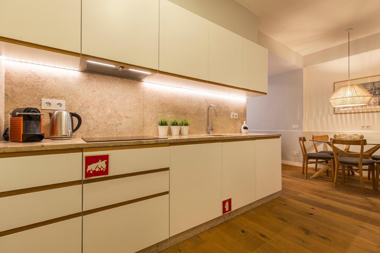 Upscale & Modern 2BDR Apartment Lisbona Esterno foto