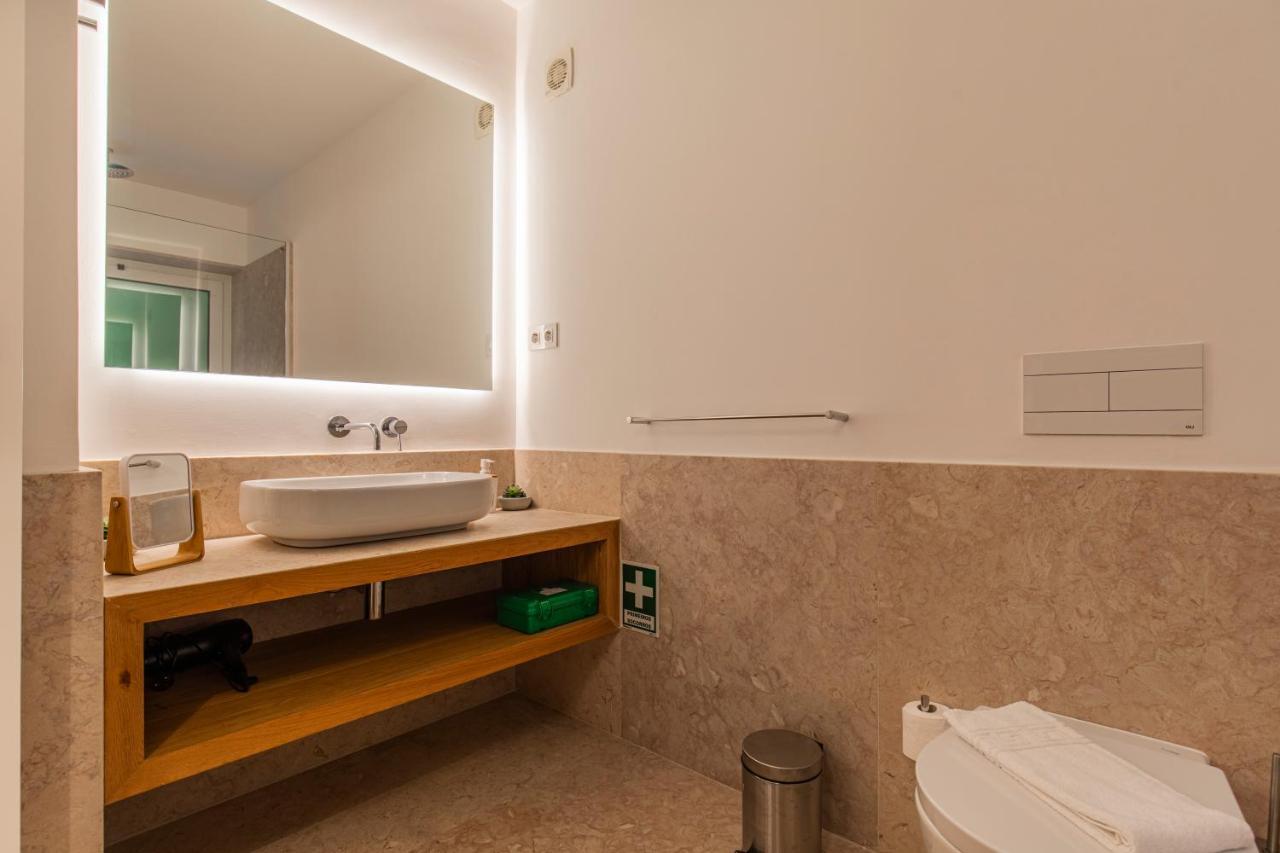 Upscale & Modern 2BDR Apartment Lisbona Esterno foto