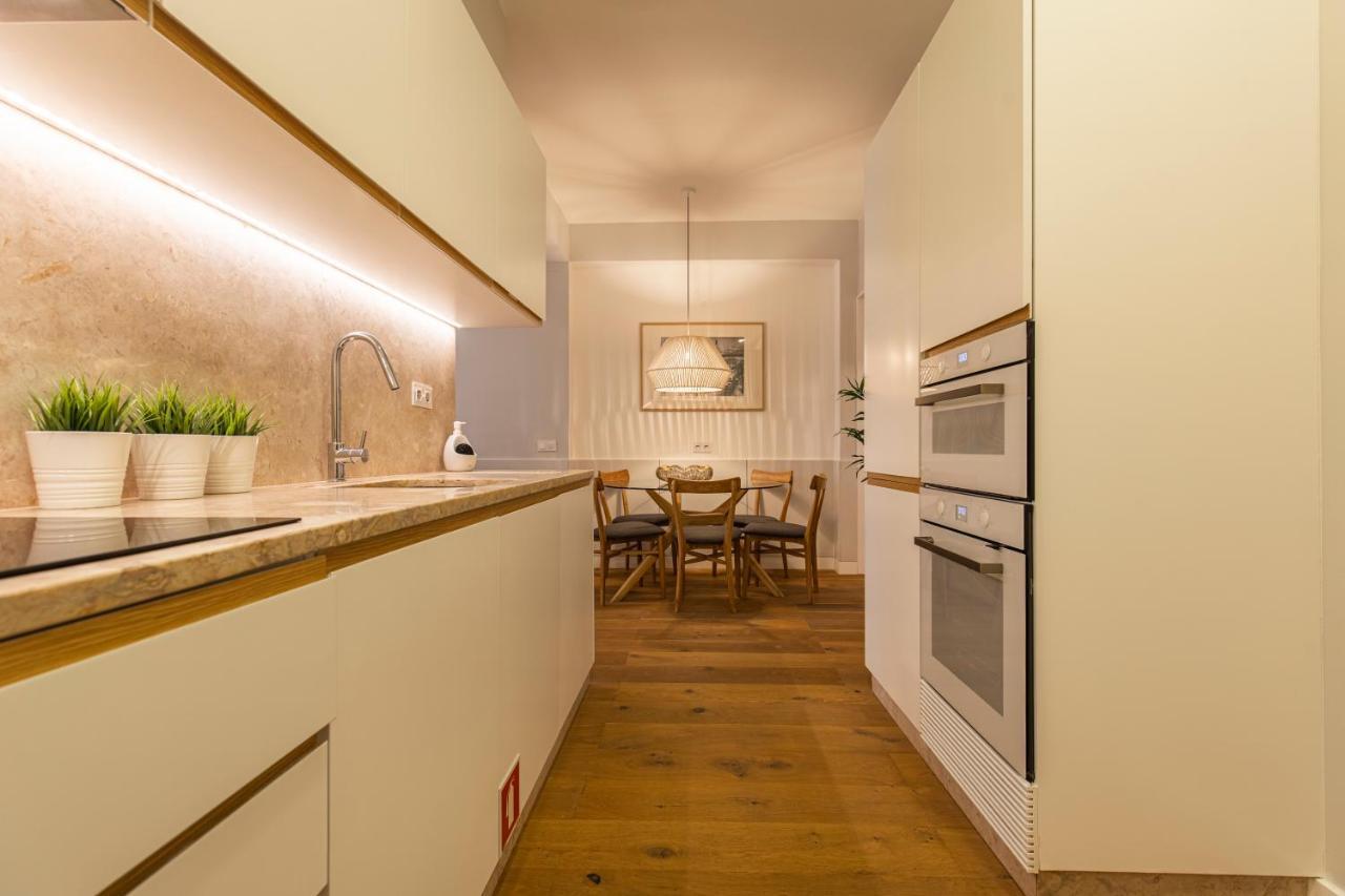 Upscale & Modern 2BDR Apartment Lisbona Esterno foto