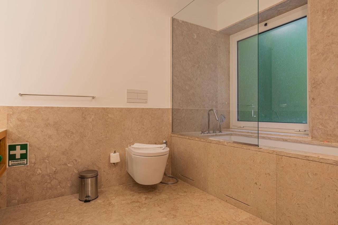 Upscale & Modern 2BDR Apartment Lisbona Esterno foto