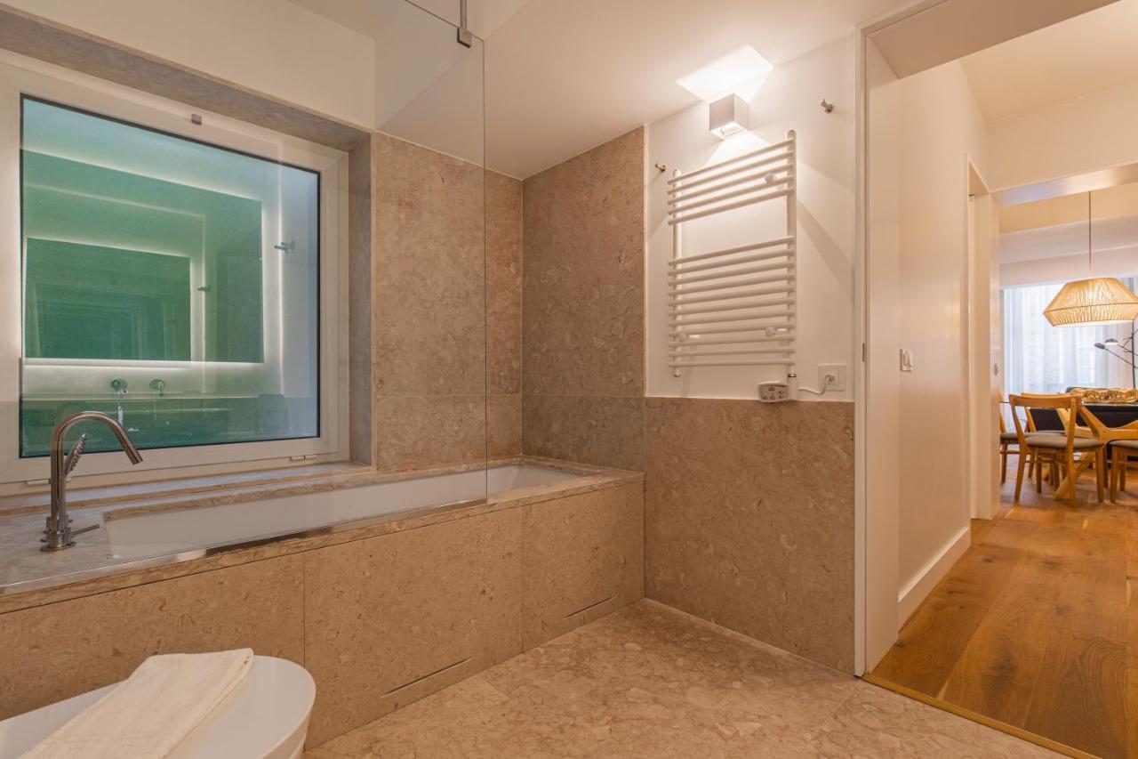 Upscale & Modern 2BDR Apartment Lisbona Esterno foto